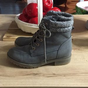 Sophie17 grey ankle boots size 3